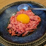 神保焼肉料理店 - 和牛ザブトンのユッケ