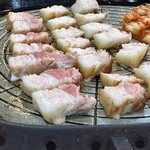 韓国料理 サムギョプサルとフライドチキン スリスリマスリ - 