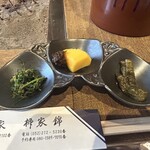柳家 - 先付け　おかひじき、インカのめざめ土佐煮、甘長の煮付け