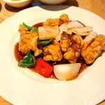 中国料理 敦煌 - ●黒酢の酢豚と油淋鶏￥1,078 甘酢餡は量も酸味も程良く、カラッと揚がった豚肩ロースに絡みつく感じで、白米と良く合います(^^♪
