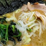 ラーメン 杉田家 - 野菜盛りアップ