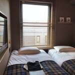 TWIN-LINE HOTEL - 部屋はかなり狭い（16平方メートル）でも、とても機能的。