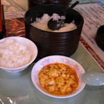錦城 - セットのご飯と麻婆豆腐