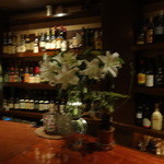 バーダニーディン - カウンターの上のカサブランカ