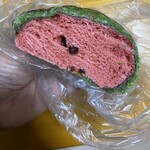 津かわげベーカリー - スイカパン　断面