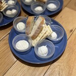 タカナシミルクレストラン - 1皿目は店員さんが全種類を盛って提供してくれます。