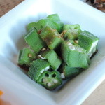 麦雑穀工房 マイクロブルワリー - 自然力野菜プレート（おくらの和え物）