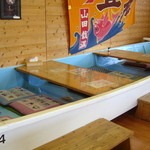 漁師食堂 母々の手 - 船の形をしたテーブル席