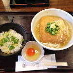 讃岐うどん 今雪 - ひやひやキツネ＋卵がけご飯。