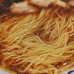Momokuri Sannen Kaki Hachinen - 天然醸造濃口醤油らーめん　麺アップ