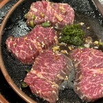 Gyuumura - 焼き始めた後に撮ったのでお肉の枚数が減ってます