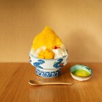氷マンゴー / Shaved ice with mango flavor