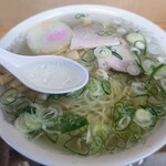 ラーメンたからや - (‘０’)透き通っているスープ  ( ﾟДﾟ)ｳﾏｰ