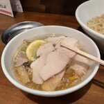 Sammon No Toku - 追加オーダーの鶏チャーシュー。つけ汁に浸けると良い具合にしっとり