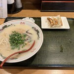 Chuukaryouri Kinryuufuku - 先に豚骨ラーメン＆餃子