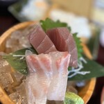 Shin Oosaka Kaisen Shokudou Ouesuto - 日替わり定食B（鯛とマグロ造りとチキン南蛮）
                1000円（ご飯お代わり可）