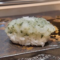 鮨くにみつ - 白エビの茶葉締め