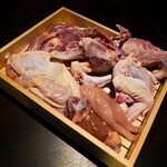 Yakitori Shin - 店内で部位から一口大に丁寧に切り分け、一本ずつ串打ち。