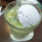 Kafeburossamu - アイス抹茶ラテ。多分500円
                        生クリーム(^_^)ﾉ
                        なんか最近好きなんだよー