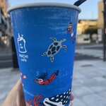 LAWSON - ドリンク写真:夜明け前からウォーキングなんて偉すぎな粉。アイスコーヒーの向こうには、ベンチで酔いつぶれて爆睡中の人が隠れている南一番街の朝。　