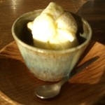 cafe nei - 岩塩とオリーブオイルがけミルクアイス