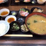 まるさん松本 - 最初に運ばれてきた定食