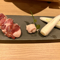 鴨ときどき馬 神保町本店 - 鴨葱焼きの鴨肉と皮と葱