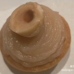 レフェルヴェソンス - パイナップル無花果の菜のシュー／落花生のフィザンシュノヘーゼルナッツのプチモンプウン ローズマリーのクリームサンド／生姜とグレープフルーツ／映：／ショコラカルダモン