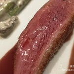 レフェルヴェソンス - 京都産・職腐肉を来京→頭村のミズナウで焼いて ソース・オ・ヴァンルージュ グリーンアスパラガスモリーュ理