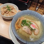 鯛塩そば 灯花 - 鯛塩らぁ麺＋チャーシュー丼（\1,100）※平日限定