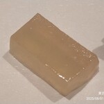 レフェルヴェソンス - パイナップル無花果の菜のシュー／落花生のフィザンシュノヘーゼルナッツのプチモンプウン ローズマリーのクリームサンド／生姜とグレープフルーツ／映：／ショコラカルダモン