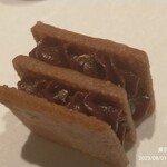 レフェルヴェソンス - パイナップル無花果の菜のシュー／落花生のフィザンシュノヘーゼルナッツのプチモンプウン ローズマリーのクリームサンド／生姜とグレープフルーツ／映：／ショコラカルダモン