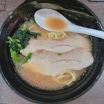 家系ラーメン まるみ家 - ラーメン(並)＋のり増し
