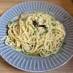 パスタ屋 SAKURA - アーリオ・オーリオ・ペペロンチーノ1100円＋大盛り100円