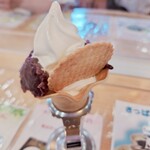 鈴ひろ庵 - 背後からあずきソフトクリーム