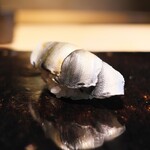 鮨 三心 - 美しいシンコ。