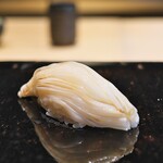 鮨 三心 - 長崎の剣先イカ。どこよりも繊細な飾り包丁。