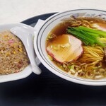 中華料理広東亭 - 半ちゃんラーメン