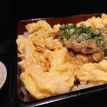 Kushiuchi Jibie To Unagigushi Shinjuku Torabako - うなぎのオムライス、950円。