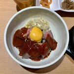 韓国焼肉 吾照里 - 韓流Aセット（ローストビーフユッケ丼、スンドゥブチゲ） ¥1,190 のローストビーフユッケ丼