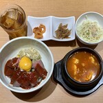 Kankoku Yakiniku Ojori - 韓流Aセット（ローストビーフユッケ丼、スンドゥブチゲ） ¥1,190