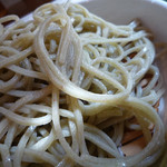 玄蕎麦 野中 - 淡い緑の粗挽き蕎麦＠ズームアップ