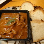宵 - トロトロビーフシチュー（バケットつき）　600円
