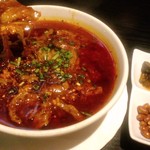 逸品火鍋 - 四川風牛肉煮込み