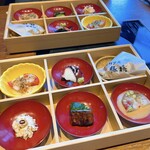 Butasute - 前菜の5種赤椀