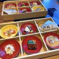 豚捨 KITTE丸の内店 - 前菜の5種赤椀