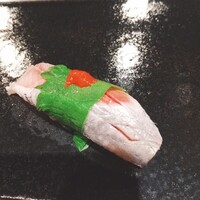 大宮 鮨 いわい - 梅でさっぱりと脂ののった鰯を