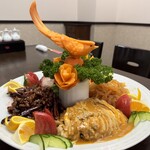 桂林餃子 満足 - 料理写真:美しい飾り彫り　棒棒鶏、激辛挽肉うまっ！