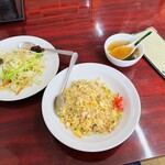 台湾料理 味香園 - ニンニク炒飯　６００円＋野菜炒めは半額で２５０円