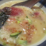 日本橋海鮮丼 つじ半 - 鯛のおだしと切り身を加えて